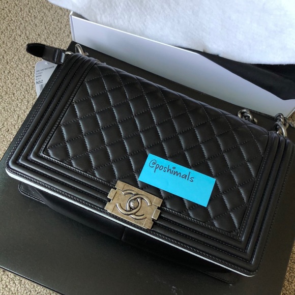 NWT [CHANEL] Black NEW MEDIUM Boy Bag in Lambskin - Picture 12 of 17